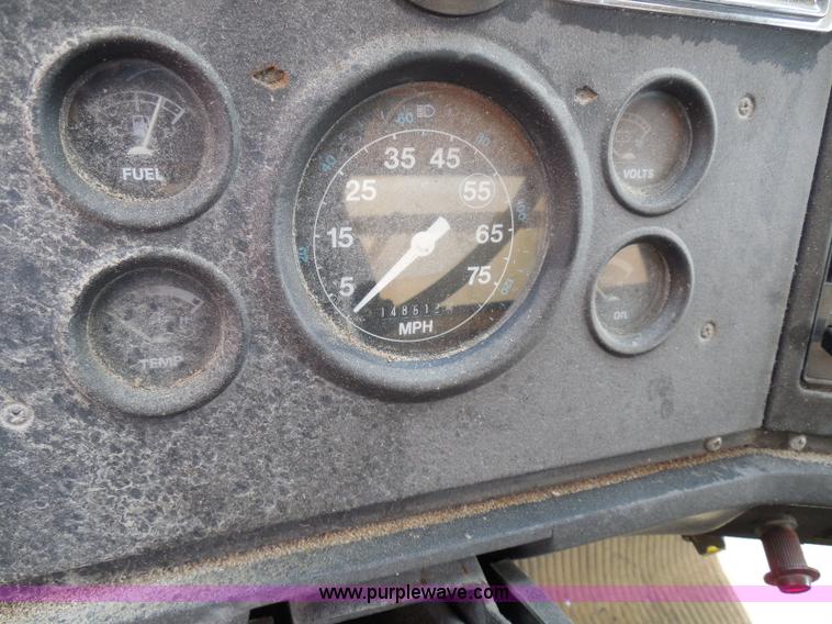 image for item K7505 1991 Ford LT8000 mixer truck