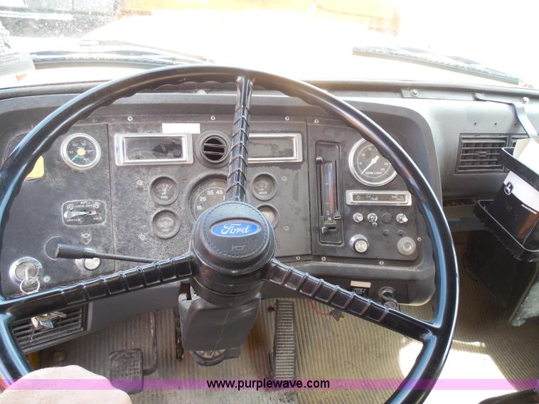 image for item K7505 1991 Ford LT8000 mixer truck