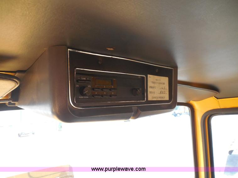 image for item K7505 1991 Ford LT8000 mixer truck