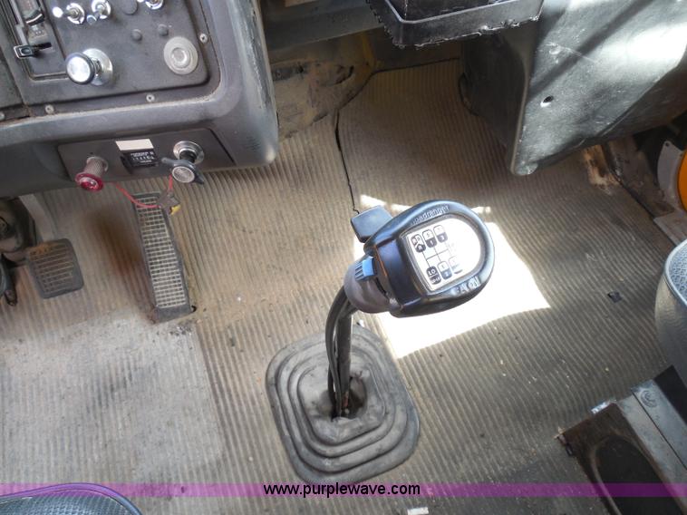 image for item K7505 1991 Ford LT8000 mixer truck