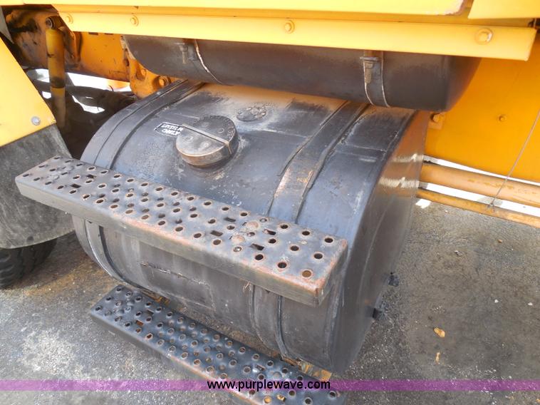 image for item K7505 1991 Ford LT8000 mixer truck