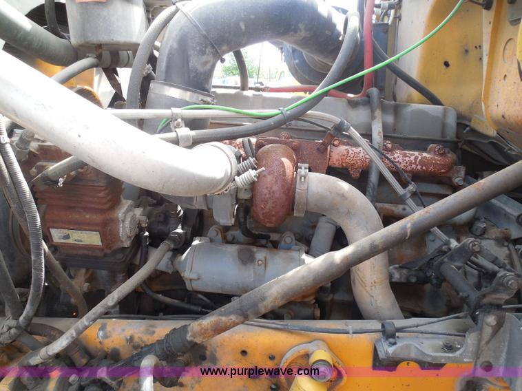 image for item K7505 1991 Ford LT8000 mixer truck