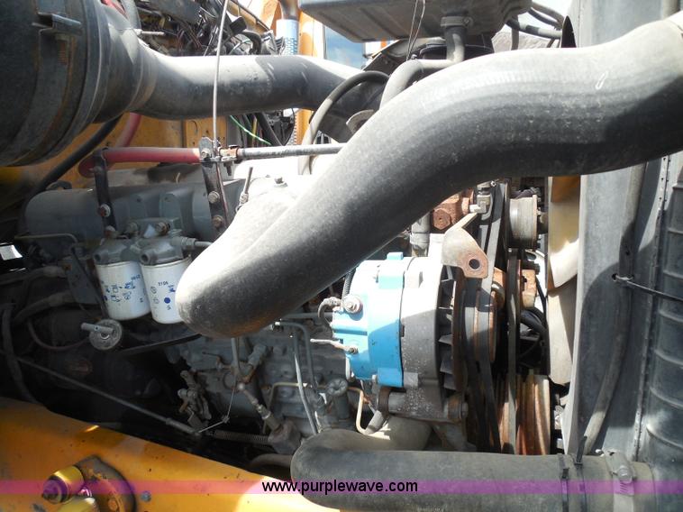 image for item K7505 1991 Ford LT8000 mixer truck