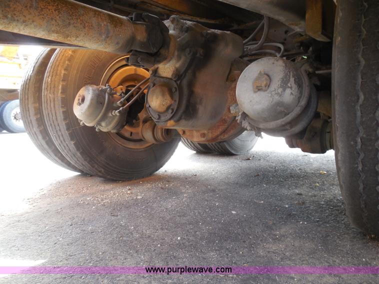 image for item K7505 1991 Ford LT8000 mixer truck