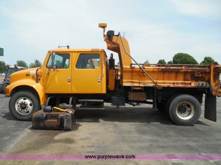 image for item K7507 2002 International 4900 Crew Cab dump truck
