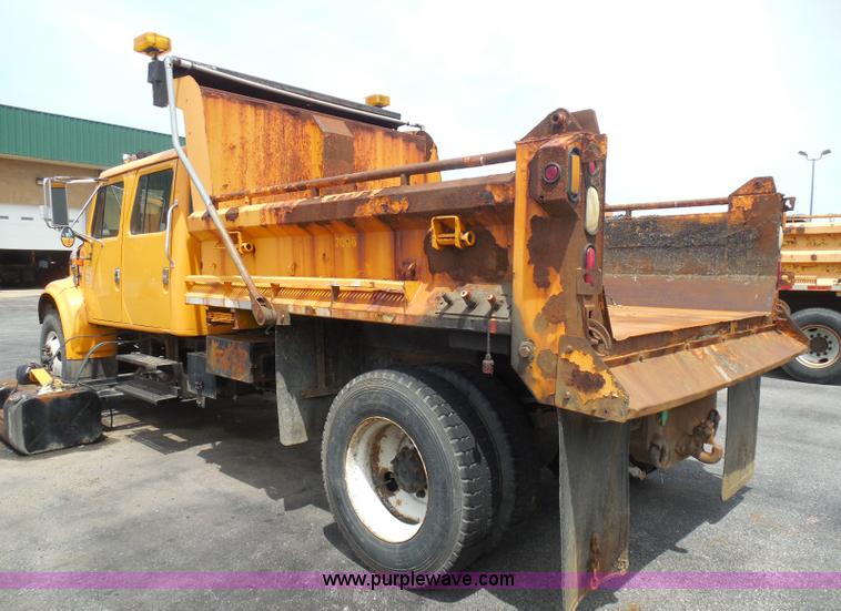 image for item K7507 2002 International 4900 Crew Cab dump truck