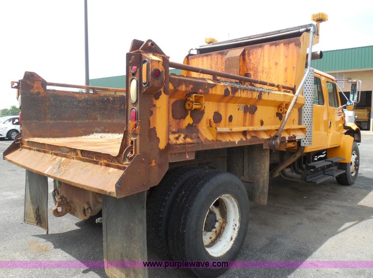 image for item K7507 2002 International 4900 Crew Cab dump truck