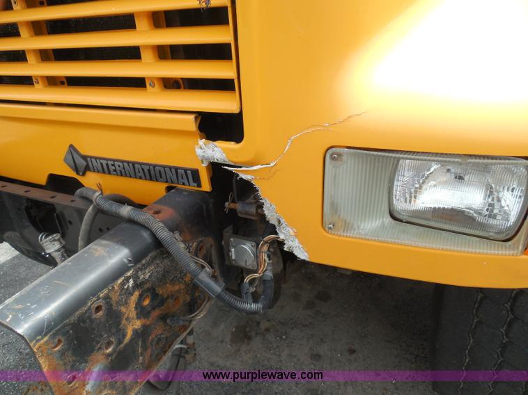 image for item K7507 2002 International 4900 Crew Cab dump truck