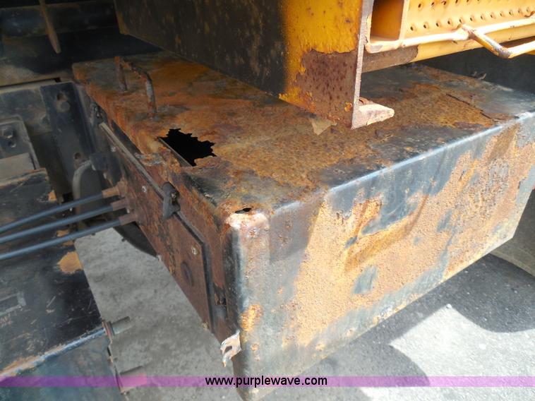 image for item K7507 2002 International 4900 Crew Cab dump truck