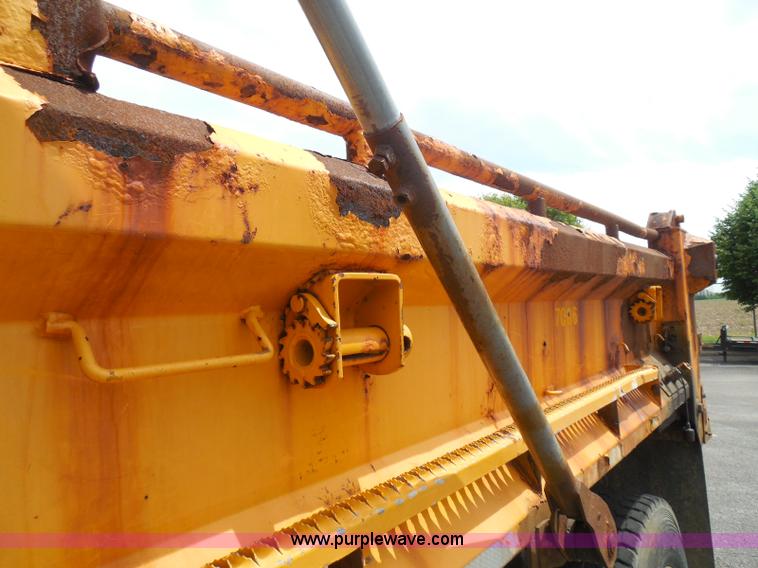 image for item K7507 2002 International 4900 Crew Cab dump truck