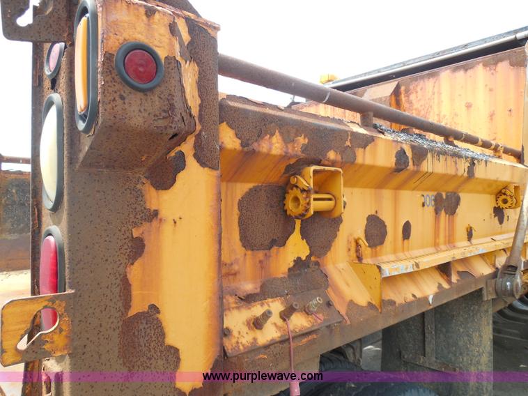 image for item K7507 2002 International 4900 Crew Cab dump truck