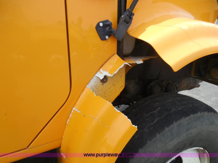 image for item K7507 2002 International 4900 Crew Cab dump truck