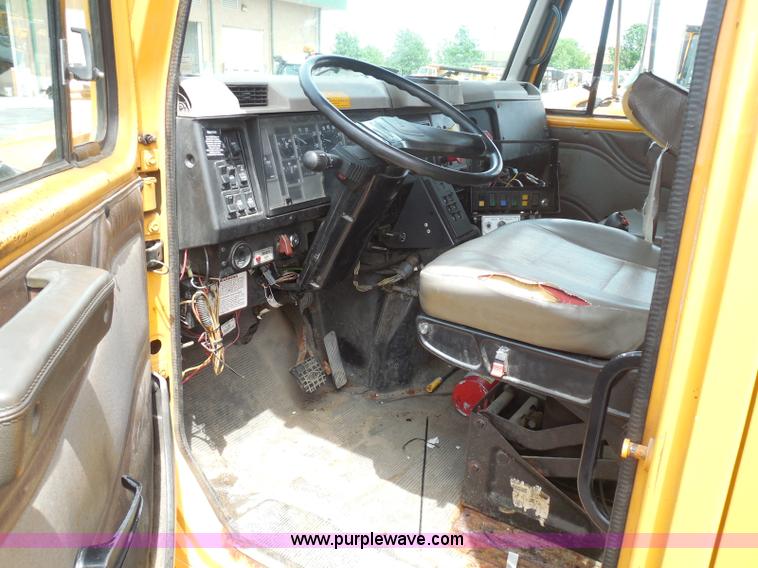 image for item K7507 2002 International 4900 Crew Cab dump truck