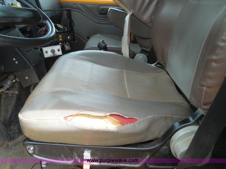 image for item K7507 2002 International 4900 Crew Cab dump truck