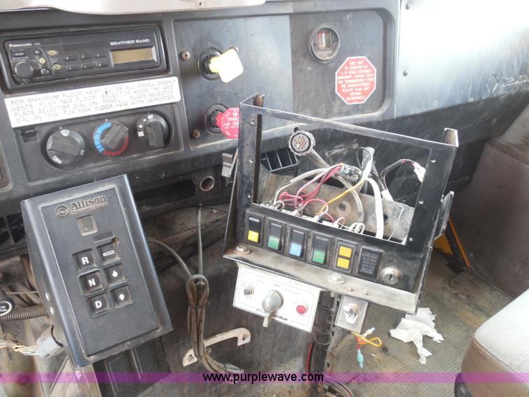 image for item K7507 2002 International 4900 Crew Cab dump truck