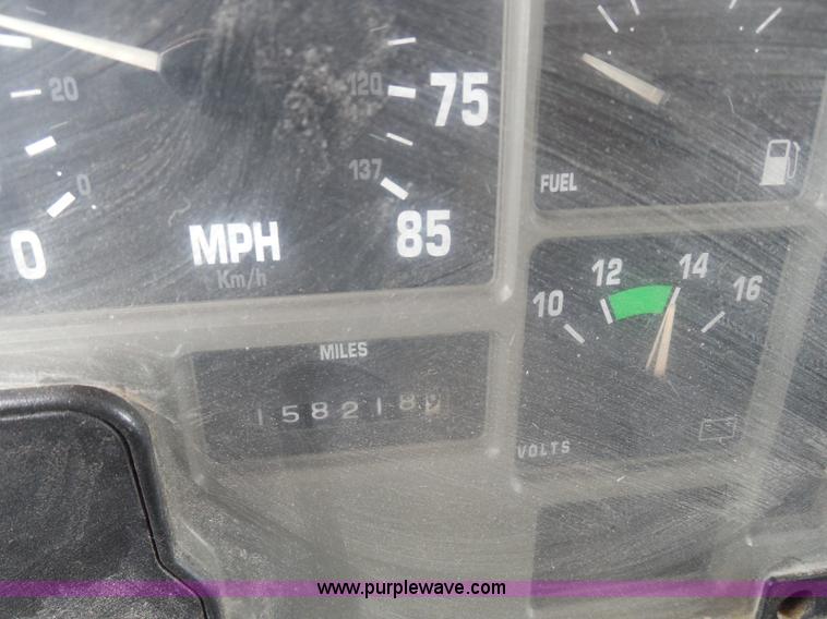 image for item K7507 2002 International 4900 Crew Cab dump truck