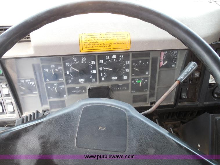 image for item K7507 2002 International 4900 Crew Cab dump truck