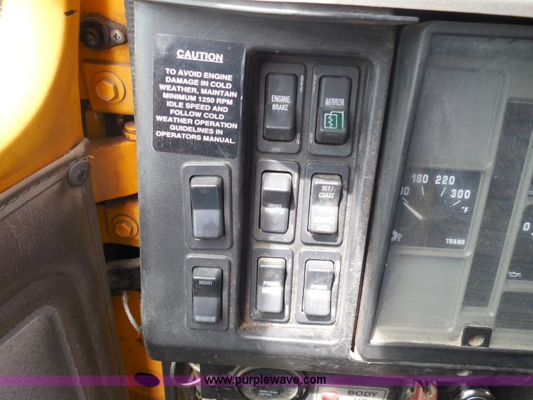 image for item K7507 2002 International 4900 Crew Cab dump truck