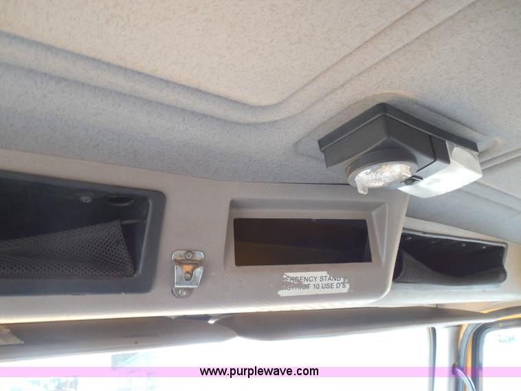 image for item K7507 2002 International 4900 Crew Cab dump truck