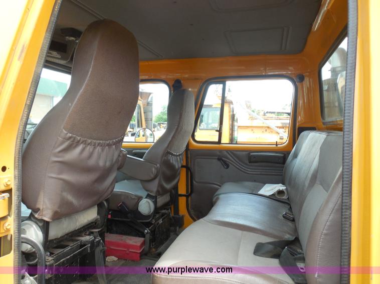 image for item K7507 2002 International 4900 Crew Cab dump truck