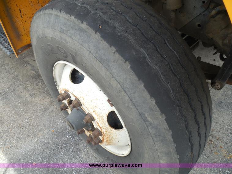 image for item K7507 2002 International 4900 Crew Cab dump truck