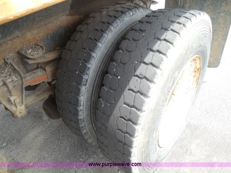 image for item K7507 2002 International 4900 Crew Cab dump truck