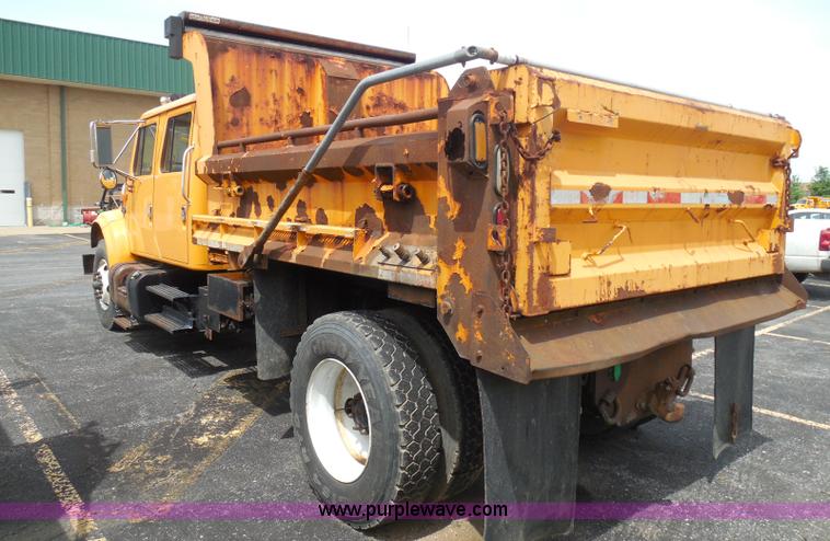 image for item K7509 2002 International 4900 Crew Cab dump truck