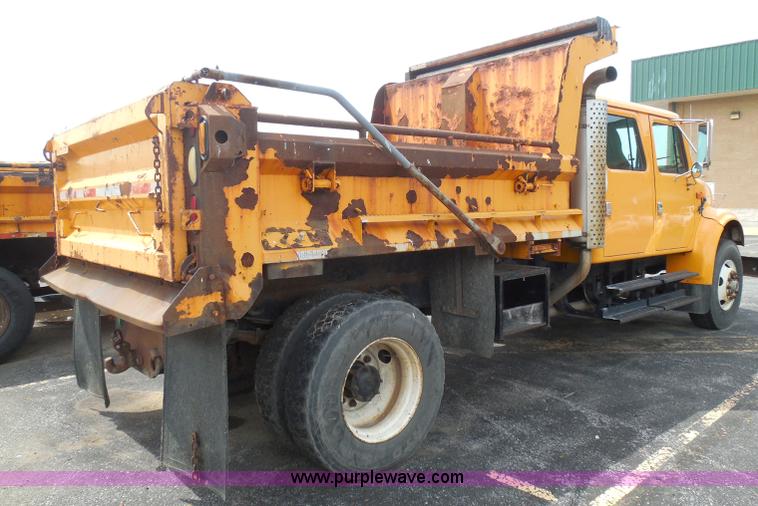 image for item K7509 2002 International 4900 Crew Cab dump truck
