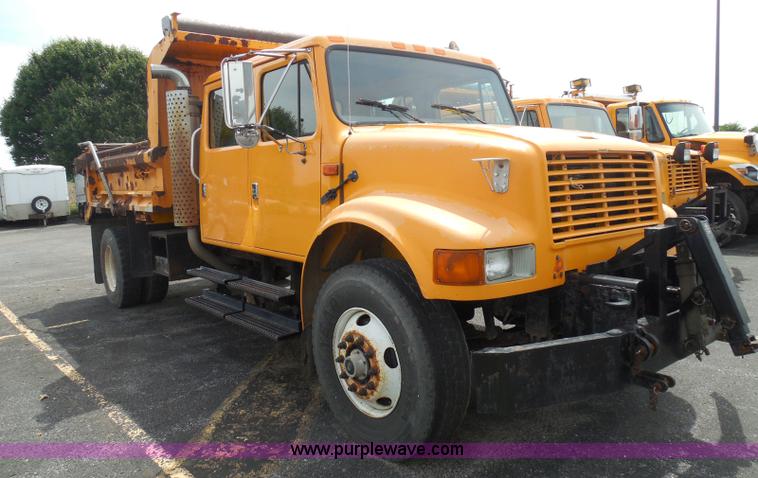 image for item K7509 2002 International 4900 Crew Cab dump truck
