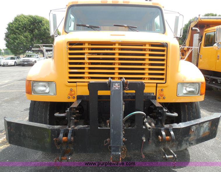 image for item K7509 2002 International 4900 Crew Cab dump truck
