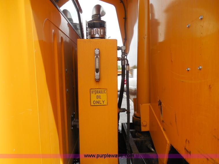 image for item K7509 2002 International 4900 Crew Cab dump truck