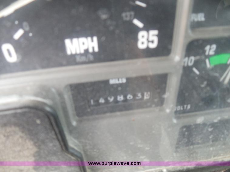 image for item K7509 2002 International 4900 Crew Cab dump truck