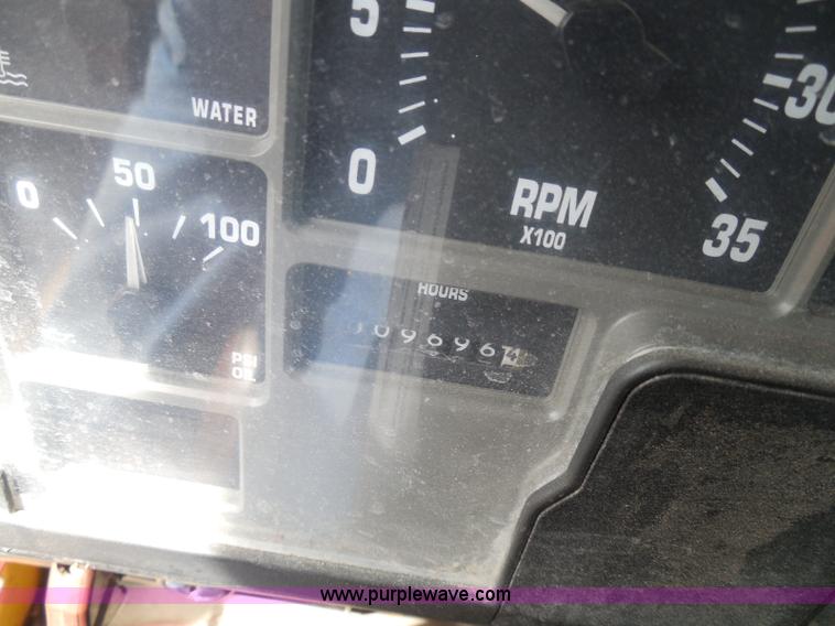 image for item K7509 2002 International 4900 Crew Cab dump truck