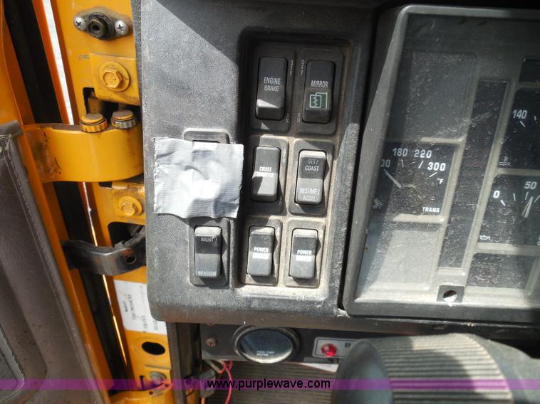 image for item K7509 2002 International 4900 Crew Cab dump truck