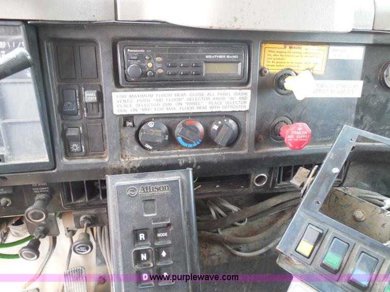 image for item K7509 2002 International 4900 Crew Cab dump truck