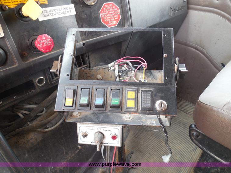 image for item K7509 2002 International 4900 Crew Cab dump truck