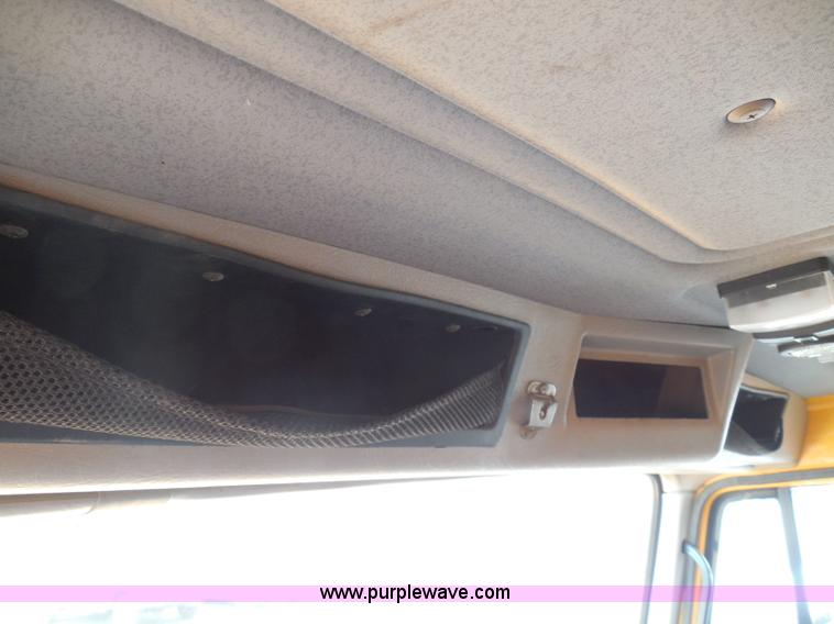 image for item K7509 2002 International 4900 Crew Cab dump truck