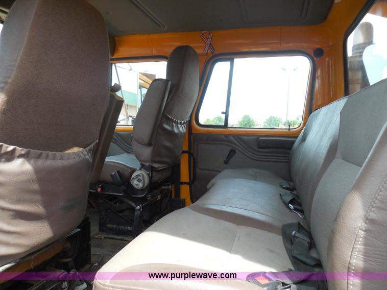 image for item K7509 2002 International 4900 Crew Cab dump truck