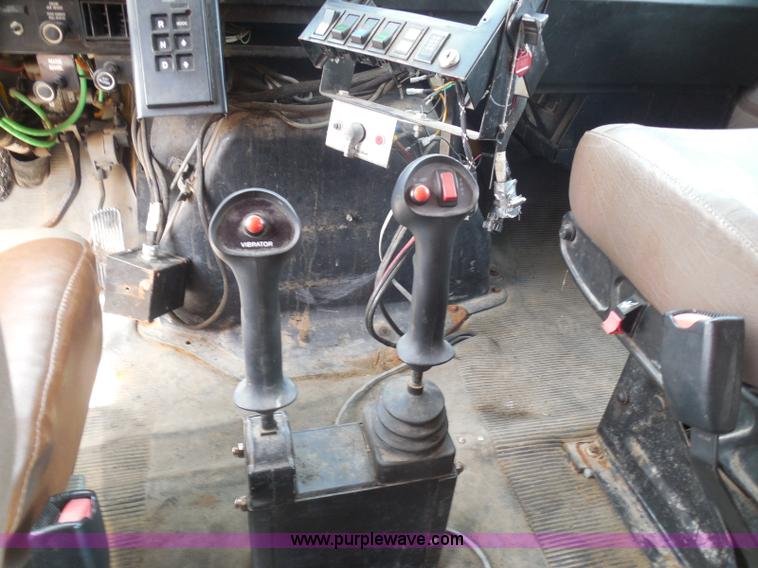 image for item K7509 2002 International 4900 Crew Cab dump truck