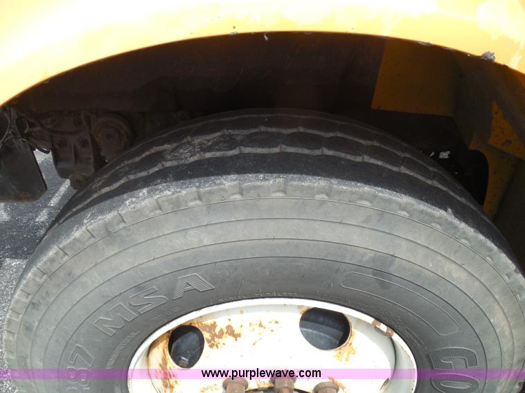 image for item K7509 2002 International 4900 Crew Cab dump truck