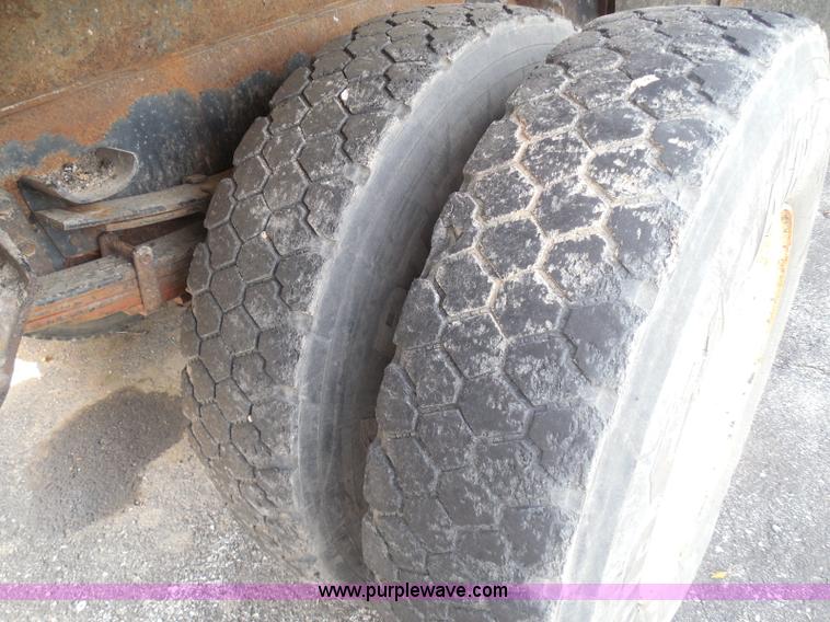 image for item K7509 2002 International 4900 Crew Cab dump truck