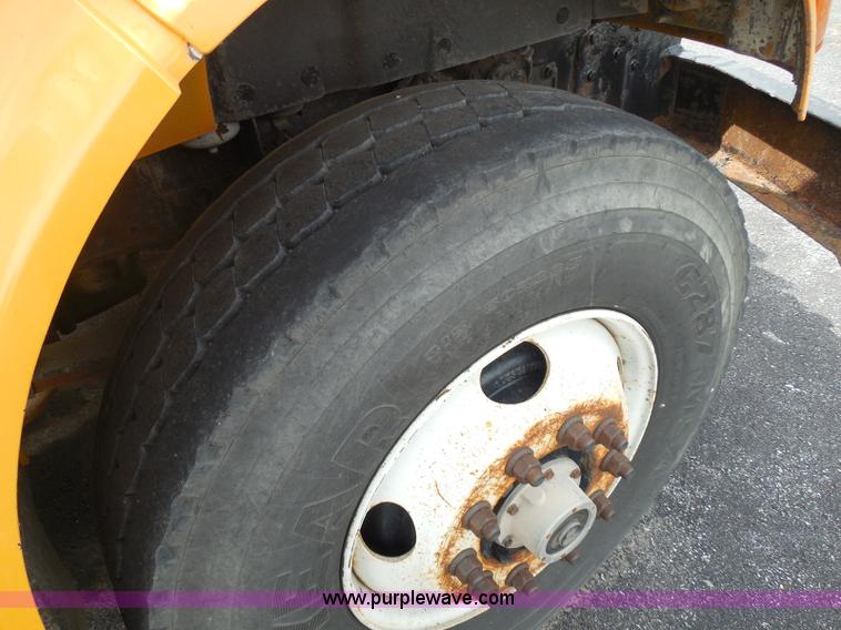 image for item K7509 2002 International 4900 Crew Cab dump truck