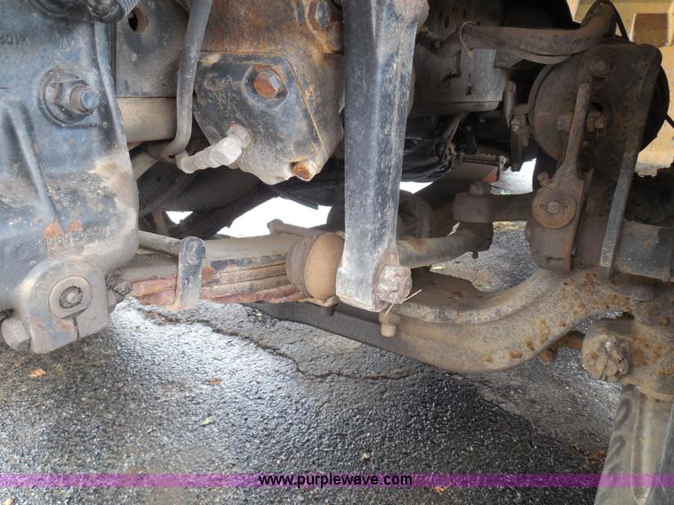 image for item K7509 2002 International 4900 Crew Cab dump truck