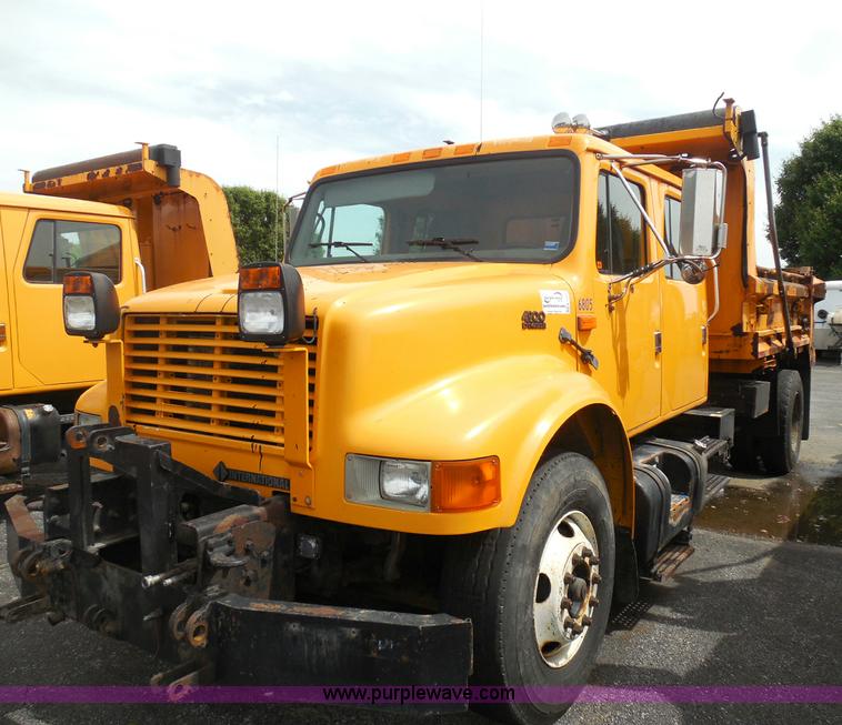 image for item K7510 2002 International 4900 dump truck