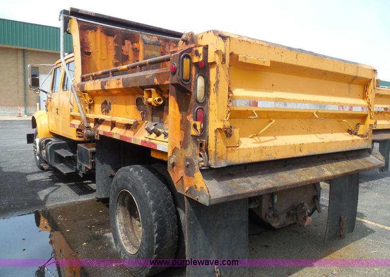 image for item K7510 2002 International 4900 dump truck