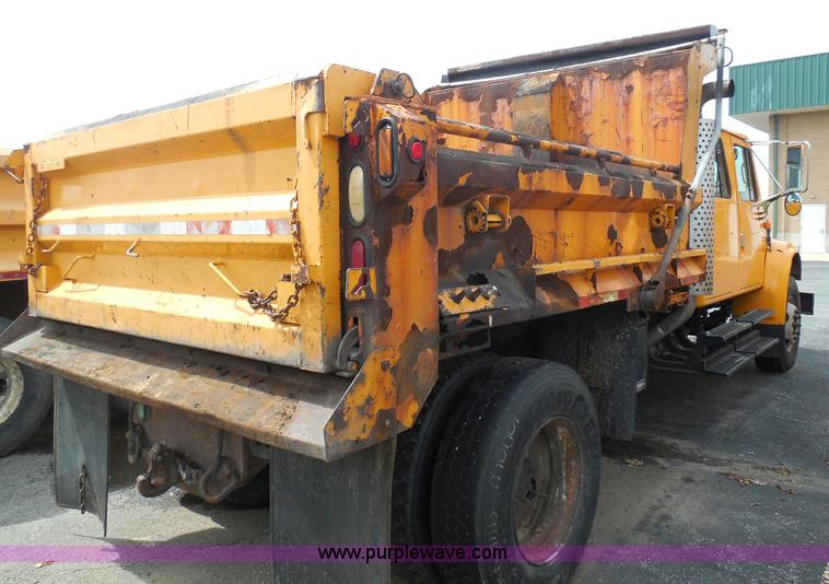 image for item K7510 2002 International 4900 dump truck