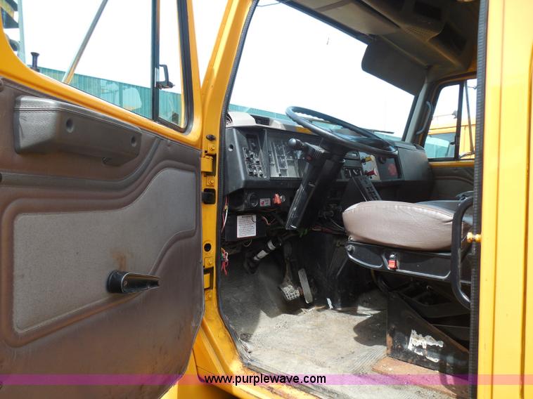 image for item K7510 2002 International 4900 dump truck