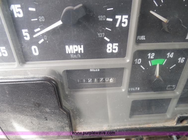 image for item K7510 2002 International 4900 dump truck