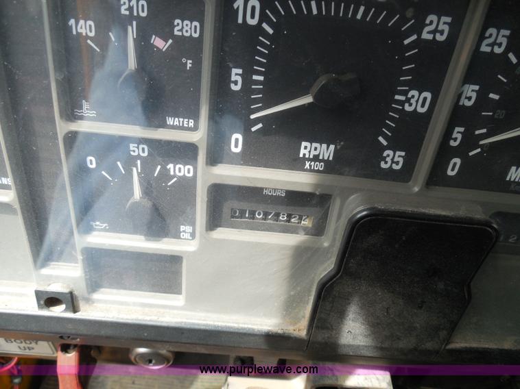 image for item K7510 2002 International 4900 dump truck