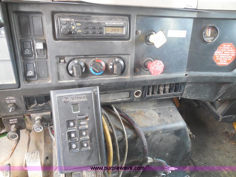 image for item K7510 2002 International 4900 dump truck